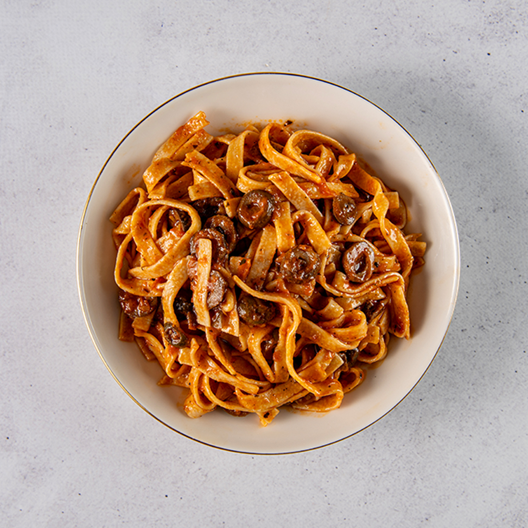 FETTUCİNİ NAPOLİTEN